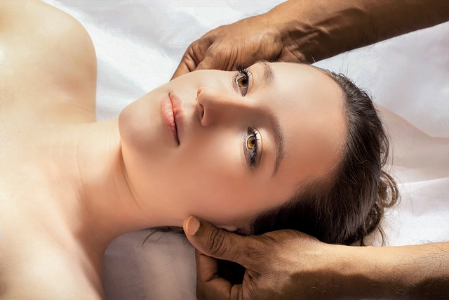Napiecia mięśni twarzy masaż
